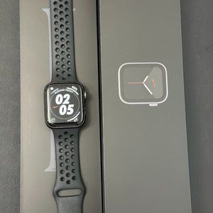 Apple iWatch Nike Series 5 44mm Space Gray Aluminum Case Anthracite/Black